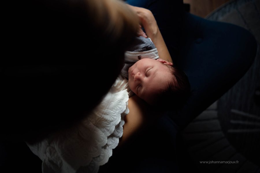 câlin avec bébé à docile à Montpellier